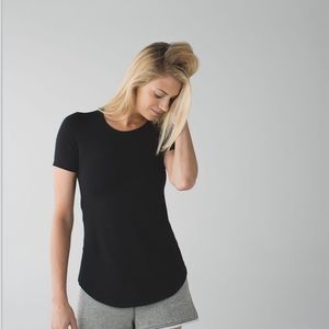 Lululemon Athletica Inner Essence SS Tee                Women’s Size 8